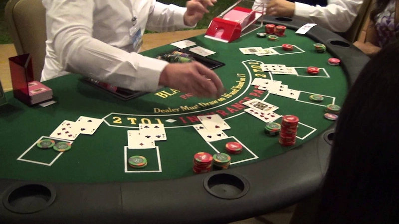 How to play blackjack to win big by analyzing cards